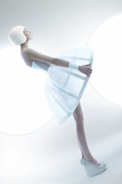 Photograph Eli Maier And Alexandra Zaharova Space on One Eyeland
